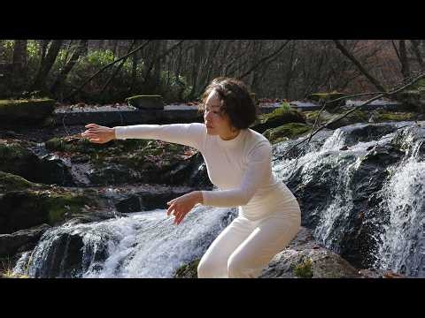 奥村 万琵 （舞踏）「 ひらひら と 」