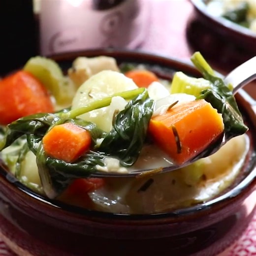 You are going to LOVE this recipe for Copycat Olive Garden Crock-Pot Chicken Gnocchi Soup ♥ [Weight Watchers Friendly Gluten Free & Low Sugar] Get the full recipe & instructions here>> https://crockpotladies.com/crockpot-chicken-gnocchi-soup/ | Crock-Pot Ladies