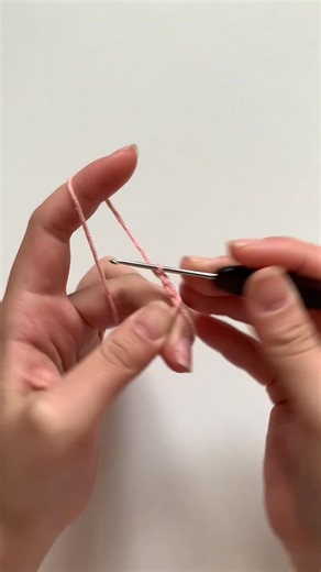 17K views · 187 reactions | Crochet Flower Keychain Tutorial for Beginners! | Crochet Gift Ideas | DailyCrochet.com | Facebook