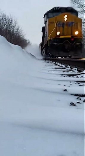 Train's snow clearing ability is absolutely jaw-dropping ❄️🚂 #railroad #winter #satisfying