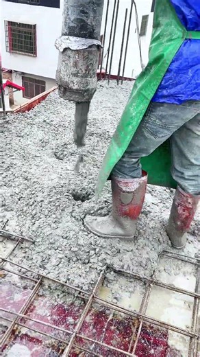 Modern Construction: High-Pressure Concrete Pouring for Durable Structural Foundations