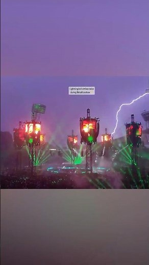 Lightning bolt strikes twice during Metallica show ⚡️ | SPIN