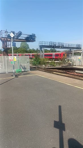 Southern Railways class 387 arriving at Gatwick Airport 12/8/25