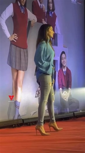 Kiara Advani on Instagram: "❤️❤️❤️ . @_yashkalsi #kiaraadvani #kiara #kiaraadvanifans #explore #trendingreels #explorepage #bollywood #viral #exploremore #sidkiara"