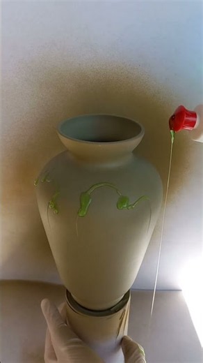 DIY Retro Vase Transformation | Easy Multi-Layered Spray Paint Technique! 🎨✨