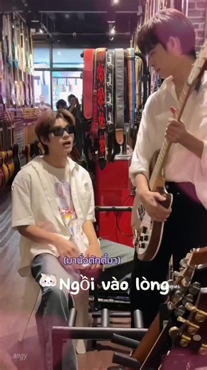 Người ta độc thân chơi đàn kiểu này — teeteepor cưng chiều