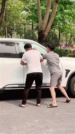 She Hid Behind Him… Then Recorded Everything #KindManGlobal #PublicSafety #SOSSignal