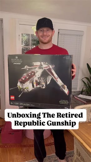 The Blockhead on Instagram: "Unboxing a retired legend: LEGO UCS Republic Gunship (75309) One of the most iconic Star Wars ships ever made in LEGO form. Set 75309 comes in at 3,292 pieces and delivers a massive, shelf-dominating build that still holds up years after retirement. Minifigures included: – Mace Windu with his signature purple lightsaber – Clone Trooper Pilot, exclusive to this set Original retail price: $349.99 Current aftermarket price: typically $450–600+, depending on condition an