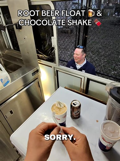 Root beer float & chocolate shake great combo what do you like better??? 🍫🍻#icecream #shake #great combo #milkshake #soda