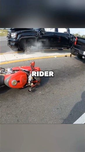 Rider Experiences Insane Close Call! 😨
