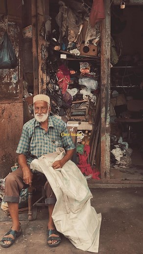 Shadab Khan | Mumbai Freelance Videographer | Storyteller on Instagram: "Humans of Chor Bazar , Mumbai. . . . . . . #humansofchorbazar #chorbazar #chorbazarmumbai #fleabazar"