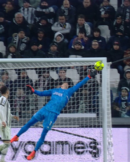 Enjoy our goalkeepers' best saves from across 2023 🧤 | Juventus