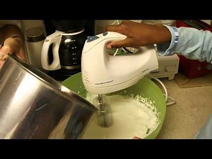 Leslie makes Divinity Fudge