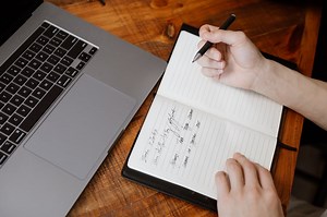 How to Write a Book from Scratch: A Simple Beginner’s Guide