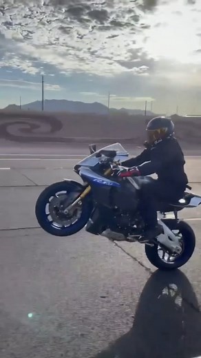 Motorcycle Vids on Instagram: "R1m wheelie 🔥🔥 Upto 75% off on all products + Free shipping 💥 Link in bio 🛒 shop at 👉 @motorcyclesrush ➡️ Follow @motorcyclesrush for more 🏍️ original credits : @derwek"