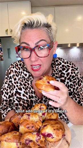 Stephanie Joy de Sousa on Instagram: "🧁✨One Muffin Mix, Endless Possibilities – All my recipes are on my website - Easy Recipe Gang.🍴 This Basic Muffin Mix is about to be your new best friend. ✔️ 1 bowl ✔️ 4 simple ingredients ✔️ Endless sweet OR savoury flavour combos! Whether you’re feeling berrylicious 🍓, choc chip crazy 🍫, or in a cheesy-bacon mood 🧀🥓 — this recipe lets you make it your way. Perfect for snacks, quick brekkies, school lunchboxes, or meal prep. Soft, fluffy and freezer-f