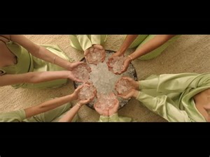 Lorde Debuts Her New Blonde Hair Look In Her ‘Mood Ring’ Video