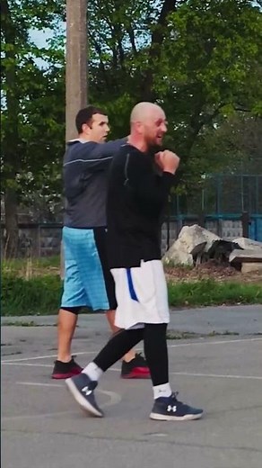 Nerd surprise strangers in Basketball 🏀 Smart guy Prank