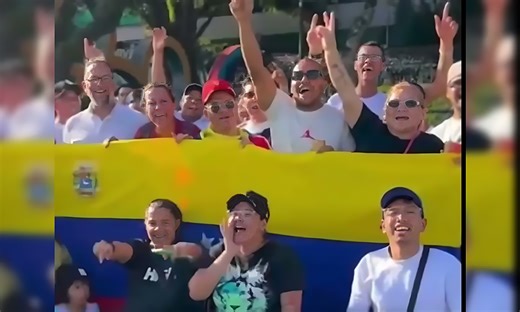 Venezuelanos comemoram prisão de Maduro em Curitiba