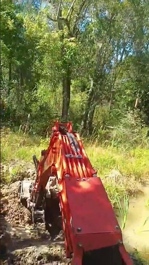 Kubota Kx71-3 digging a pond
