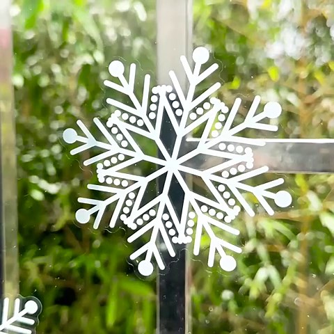 Snowflakes Window Clings for Winter Decorations, White Snowflakes Static Stickers Decals Xmas Ornaments for Window Decor Winter Frozen Party Supplies