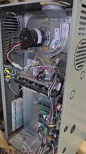 Understanding Your Furnace Control Board Ever wonder what that green circuit board inside your furnace actually does? Often called the "brain" of the heating system, the control board is responsible for coordinating every step of the heating process. What does it connect to? The control board acts as a central hub. It receives signals from your thermostat and distributes power to several key components, including: The Inducer Motor: Clears out any remaining combustion gases before ignition. The 