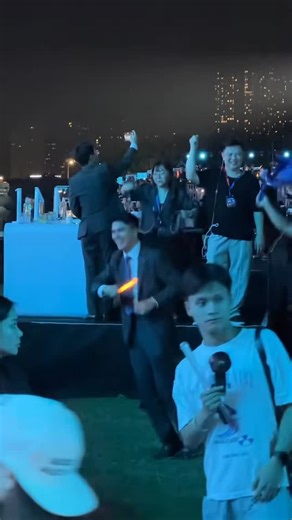 DPIDAMU on Instagram: "BOOM DUARRR🔥🔥 Asikin aja shayyyy babang @hoang.tranvietbao sukses membuat acara semegah dan semeriah @misscosmointernational bagaimana tidak ? Kuranv lebih 1 bulan mereka mengadakan event ini dimulai dengan proses karantina yang sangat luar biasa dan event event mewah yang tentunya memanjakan kita semua ! Once again congratulation for the new queen Miss Cosmo @yolinalindquist From USA! #dpidamu🍌"