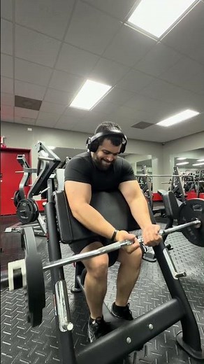 Build Bigger Biceps with the EZ Bar Preacher Curl 💪