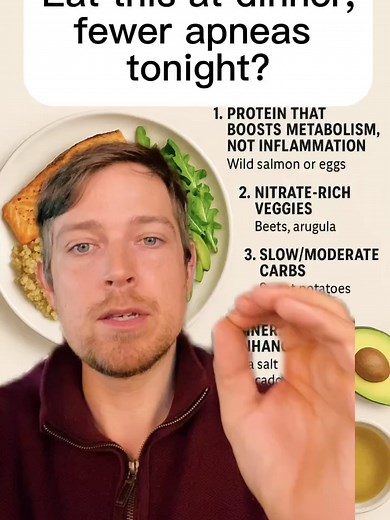 The best dinner for fewer apneas, less snoring, and deeper sleep. (Tap @apneareset to get your clear, personalized path to better sleep) This isn’t a trendy “sleep superfood” post — it’s straight from the physiology of breathing. Let’s break it down: 1️⃣ Support leptin. When leptin works properly, your brain regulates breathing more efficiently at night. That’s why anti-inflammatory proteins — like wild salmon or grass-fed beef — make a difference. 2️⃣ Boost nitric oxide. Nitrate-rich vegetables