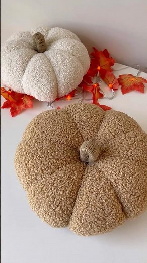 DIY pumpkin pillows🧶🎃 #pumpkincraft #diydecor #falldecor #fallcrafts