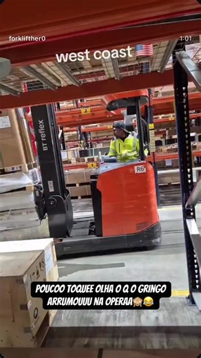 Elton Guedes on Instagram: "👀 Olha isso! O gringo operador foi lá e pegou uma carga que a máquina NÃO aguenta… e claro que levantou né 😅 👉 Resultado? Um susto daqueles! Só quem é operador sabe o frio na barriga 😬 😂😂 COMPARTILHA ESSE VÍDEO! Segue aí e acompanha mais conteúdos da rotina real do operador 🚜 👕 Camisa oficial da TROPA DO GARFO ⚠️ Últimas unidades disponíveis 📲 Garanta a sua agora no WhatsApp: 31985568062 #TropaDoGarfo #OperadorDeEmpilhadeira #Respeito#maquinaspesadas #TropaDo
