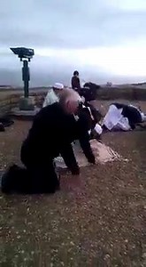 9.3K views · 48 reactions | مولانا طارق جمیل دنیا کے آخری کنارے پر نماز ادا کررہے ہیں ،ایک غیرملکی اطمینان قلب کے لئے ساتھ شریک ہونے کی کوشش کررہا ہے ،سبحان اللہ | Communicator | Facebook