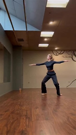 Jessica Lucas on Instagram: "#sovietstyle #secretboxing exercise This helps to fight during a critical situation in a groggy mode"