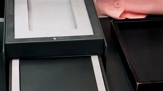 威图的开箱仪式感，是工业场景中无声的通行证。打开包装，专业设备自带气场——保留产品品名、型号与模块化设计亮点，精准解决现场安装痛点。从防尘防护到快速部署，每一步