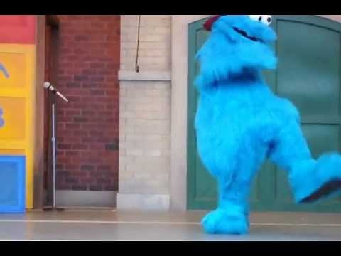 Sesame Street Live: Zoey Dancing & Cookie Monster Teaches How to Dougie