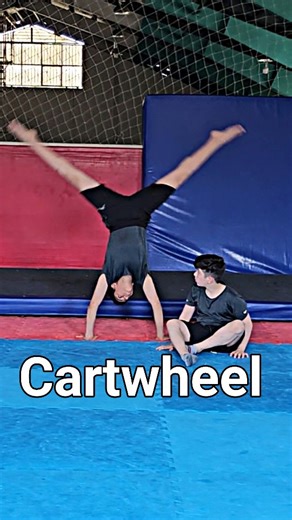 ‎Abolfazl Ziraki | ابوالفضل زیرکی‎ on Instagram‎: "Cartwheel tutorial ✌️ . آموزش چرخ و فلک . #ninja #gymnastics #parkour #wrestling #acrobatics #martialarts #athlete #ژیمناستیک #پارکور"‎