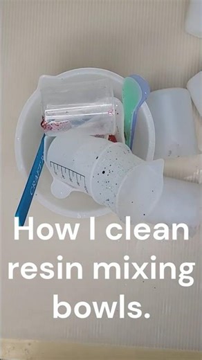 How I Clean Resin Mixing Bowls Fast 🧼✨ #shorts #resin #crafttips
