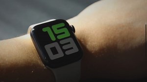 9 Alternative Ways to Wear Apple Watch (Must Try!)