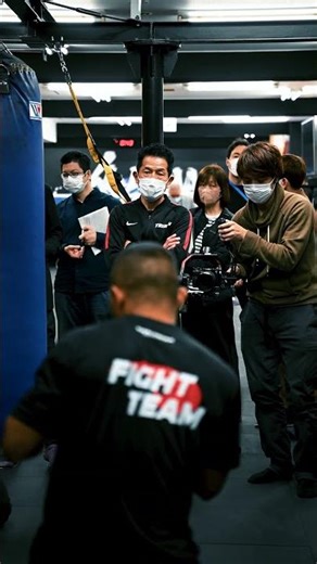 Japanese trainer watches Knockout CPF during the media open workout #boxing#mediaworkout