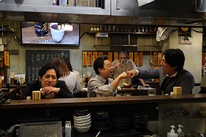 二宮和也＆桐谷健太＆浜野謙太、アドリブから生まれた自然体の姿『アナログ』本編映像 | cinemacafe.net