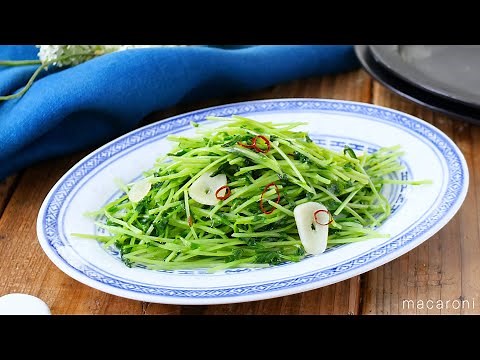 【豆苗炒め】豆苗1つで完成！パパッと炒めるだけで絶品！シャキシャキ食感が楽しい♪｜macaroni（マカロニ）