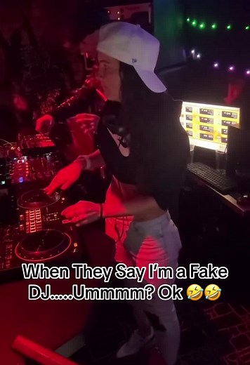 Amazing Dance Performance by Female DJ