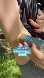 Le déodorant qu’on devrait TOUS utiliser ! 🤩 Sain pour votre peau et pour l’environnement, ce déodorant solide coche toutes les cases ✅ Sans bicarbonate ni sel d’aluminium ✅ Doux pour la peau ✅ Adapté aux peaux les plus sensibles ✅ Format stick zéro déchet ✅ 1 stick = 4 mois d’utilisation minimum ✅ Fabriqué en France ✅ Certifié Cosmos Organic Disponible avec ou sans parfum ajouté, choisissez celui qu’il vous plaît ⬇️ 🌴 Monoï 🌸 Abricot & Fleurs de cerisier 🎋 Cédrat & Bambou 🌿 Géranium bourbo