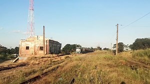 O Espetacular trem "Double Stack" Em matéria de altura é o maior trem do Brasil, composição de contêineres empilhados é chamado como "Double Stack". Vejam o vídeo abaixo com mais explicações a respeito. | Paparazzi Ferroviário