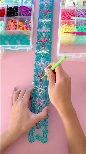 Valentine's Day themed Clover Bracelet🫶🏼 learn how to make this on our channel! #rainbowloombracelet