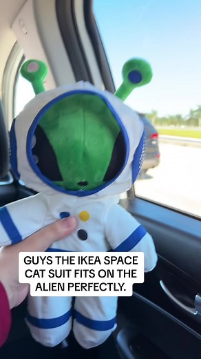HES SO SILLY #ikeaalien #fyp #ikea #alien #cute #poquito >.<