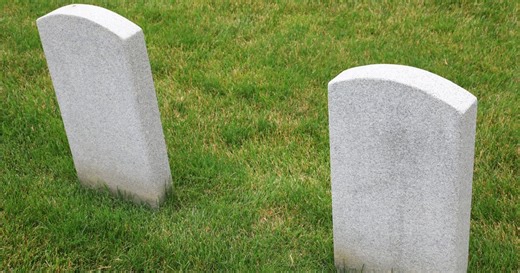 Daughter Speaks Out After Brutal 4-Sentence Obituary For Her Mom Goes Viral