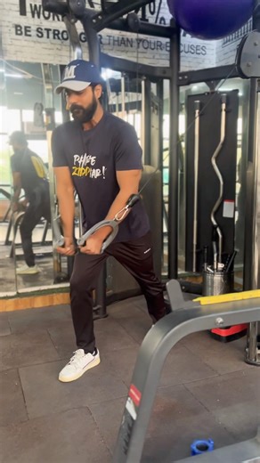 Feel chest muscle || ￼