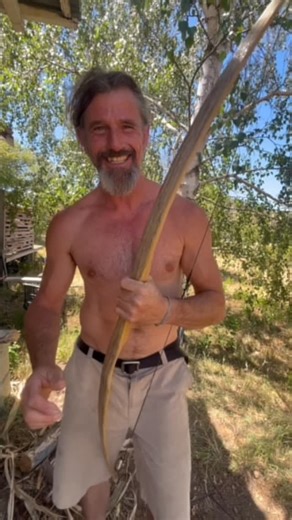 Sam Harris on Instagram: "My new sinew backed bow it all I had hoped it would be , a great early Xmas present , yay 3 years of seasoning for the wood ,3 days to shape and 3 months for the sinew to dry It was worth it I have a bow workshop on the 14th of Feb if anyone feels the call DM me for details 🏹"