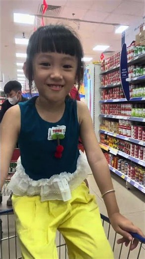 SERI : “ YUNAVLOG- bé yêu đi siêu thị”